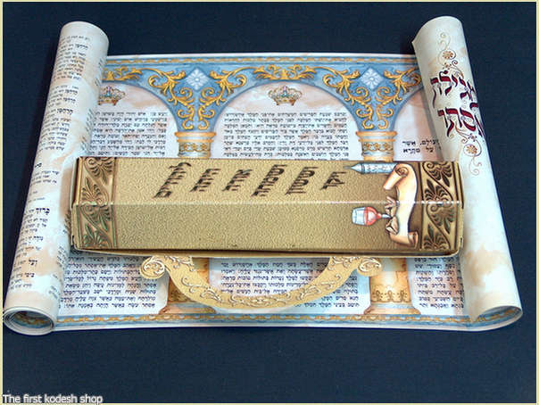לוח מגילת אסתר מגוללת מנייר עבה דמוי קלף עם עיצוב עמודים וכתרים, באריזת בריסטול דמוי זהב לפורים, לילדים ולמשלוח מנות